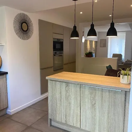 Charmante Maison En Pierre, Avec Terrasse Et Jardin Prive * Jallais