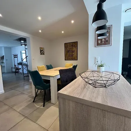 Apartmán Charmante Maison En Pierre, Avec Terrasse Et Jardin Prive *