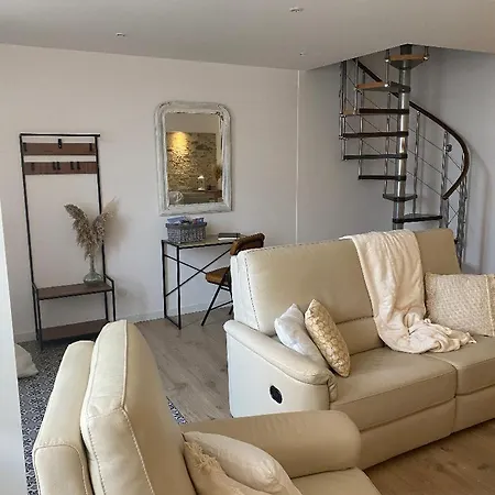 Charmante Maison En Pierre, Avec Terrasse Et Jardin Prive * Jallais