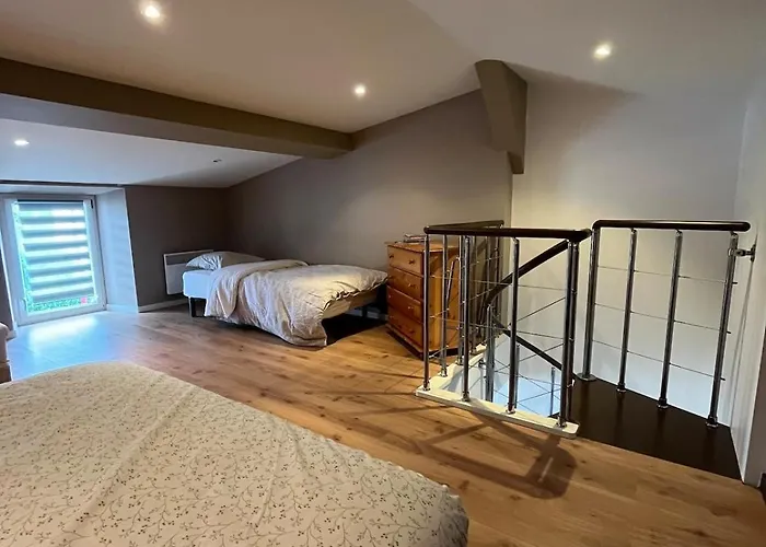 Charmante Maison En Pierre, Avec Terrasse Et Jardin Prive Jallais