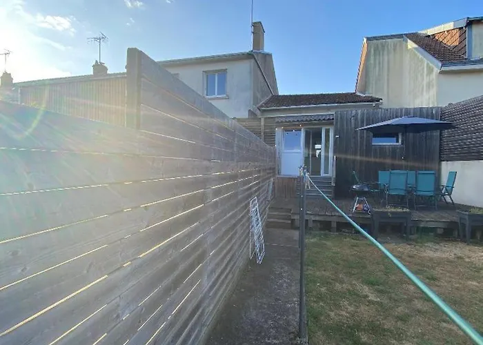 Lägenhet Charmante Maison En Pierre, Avec Terrasse Et Jardin Prive *