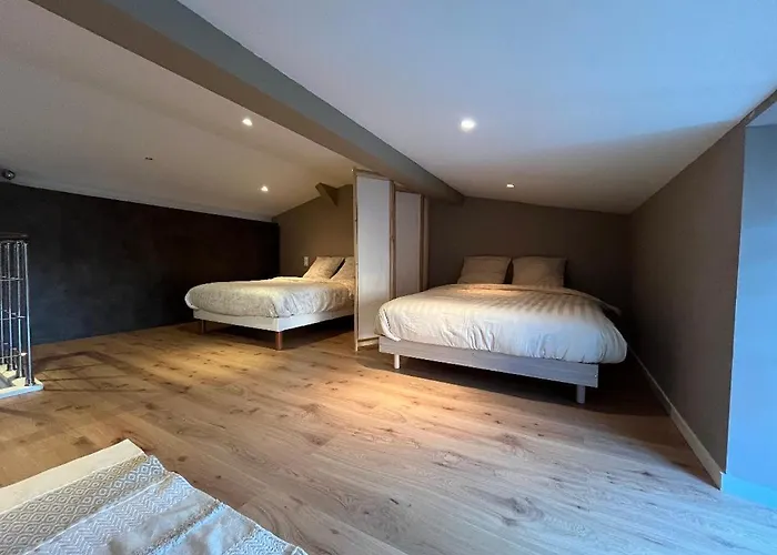 Charmante Maison En Pierre, Avec Terrasse Et Jardin Prive *