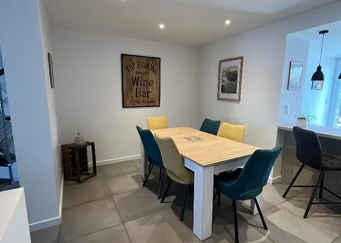 Lägenhet Charmante Maison En Pierre, Avec Terrasse Et Jardin Prive