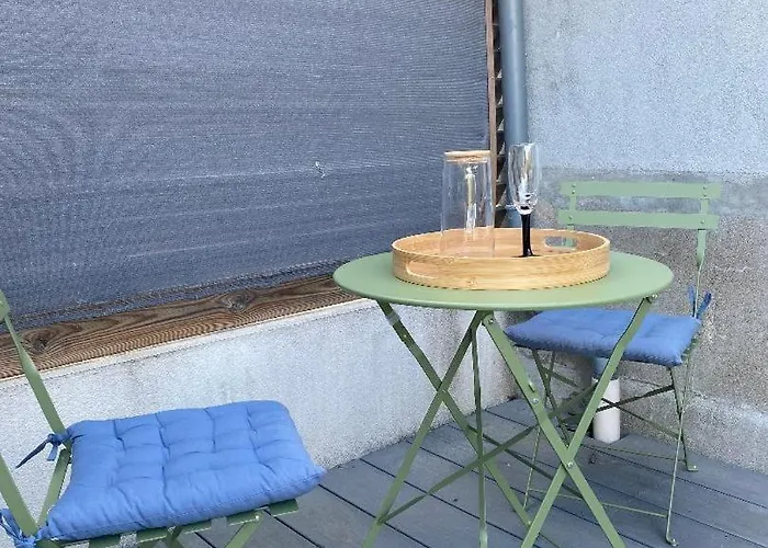 Lägenhet Charmante Maison En Pierre, Avec Terrasse Et Jardin Prive Jallais