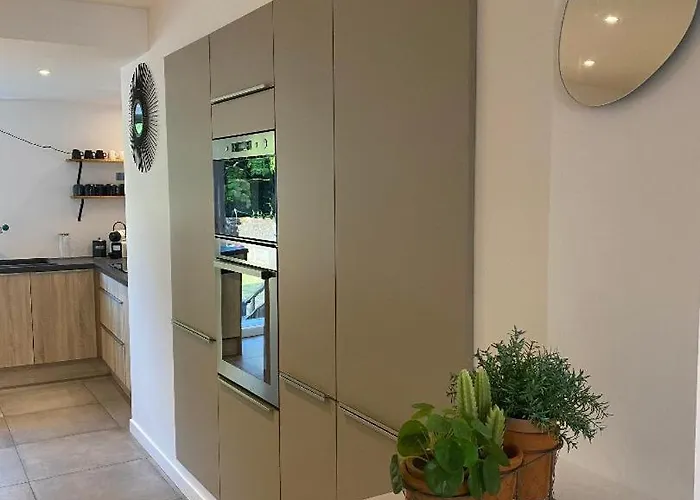 Lägenhet Charmante Maison En Pierre, Avec Terrasse Et Jardin Prive Jallais