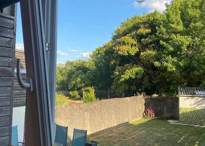 Lejlighed Charmante Maison En Pierre, Avec Terrasse Et Jardin Prive